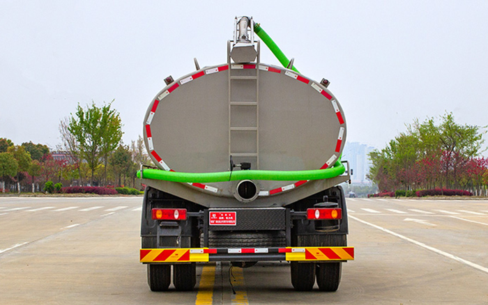 东风柳汽M3吸粪车