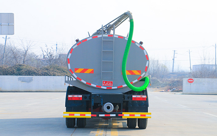 东风D9吸粪车