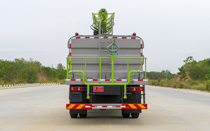 东风天锦四驱光伏清洗车