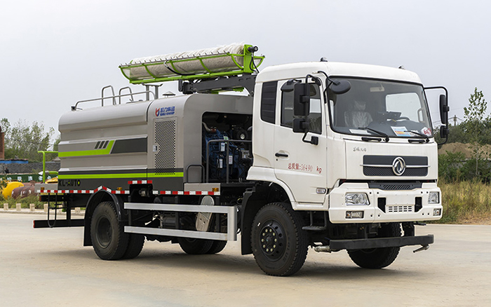 东风天锦四驱光伏清洗车