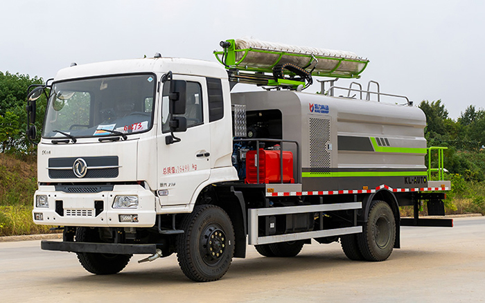 东风天锦四驱光伏清洗车