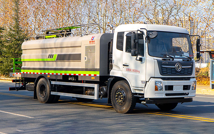 东风天锦光伏清洗车