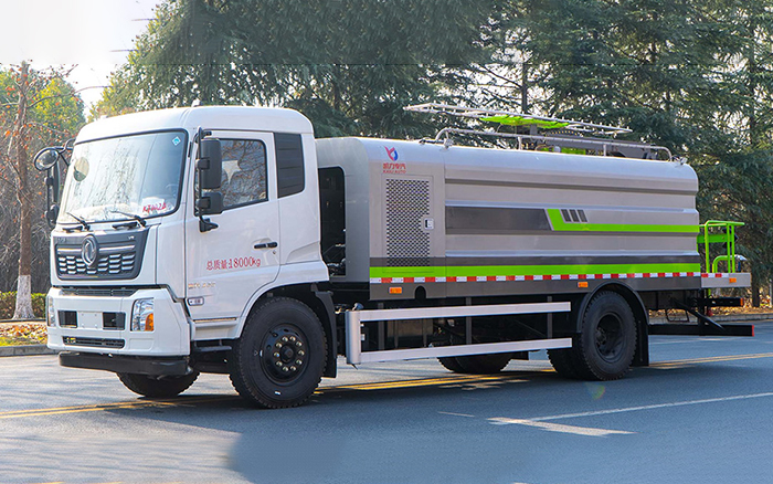 东风天锦光伏清洗车