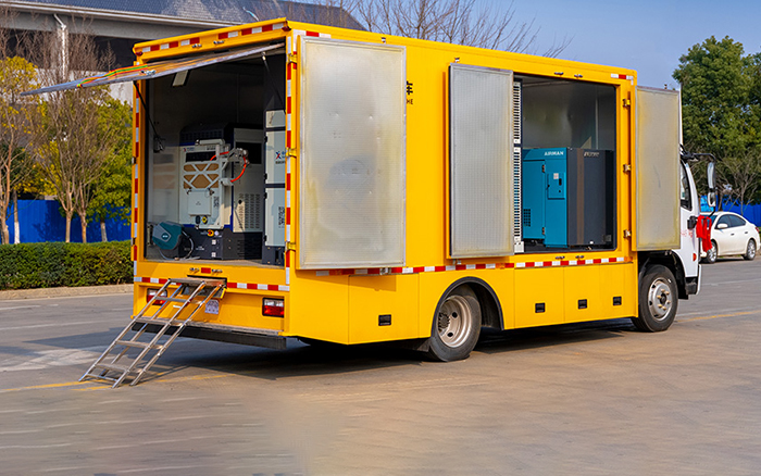 紫外光固化管道修复车