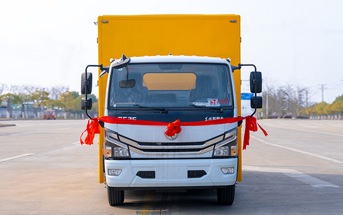 紫外光固化管道修复车