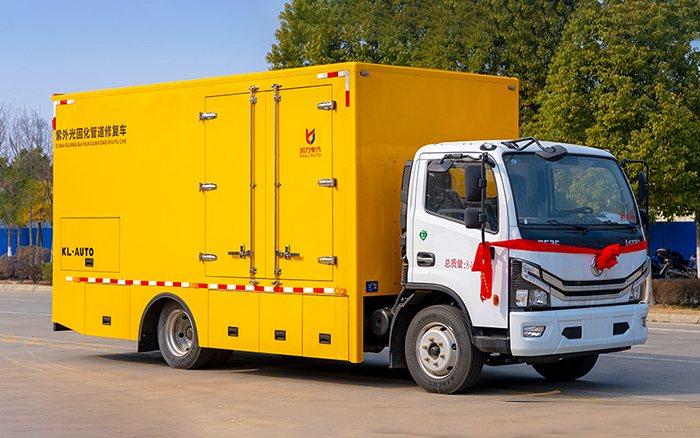 紫外光固化管道修复车