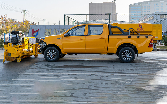 福田四驱除雪车