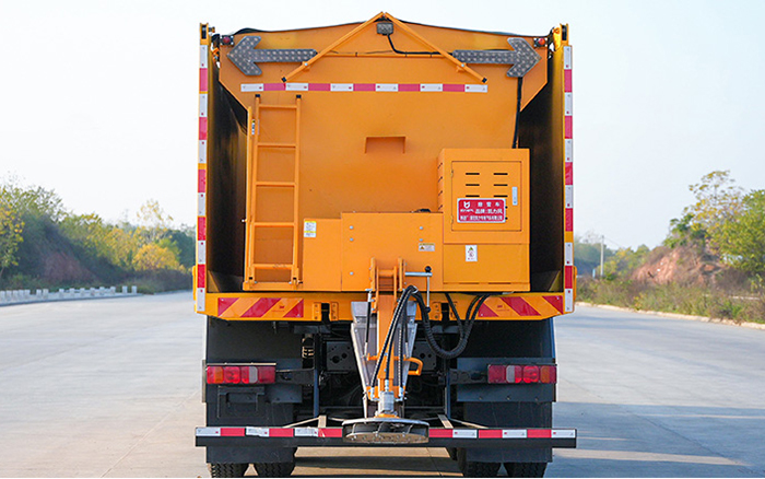 重汽后双桥除雪车