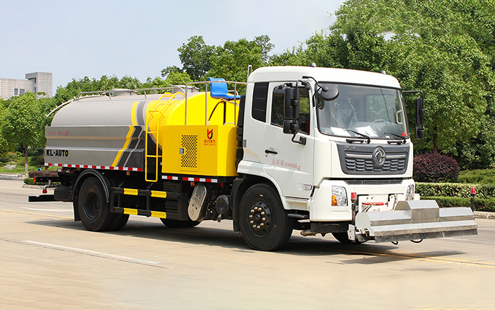 天锦路面养护车