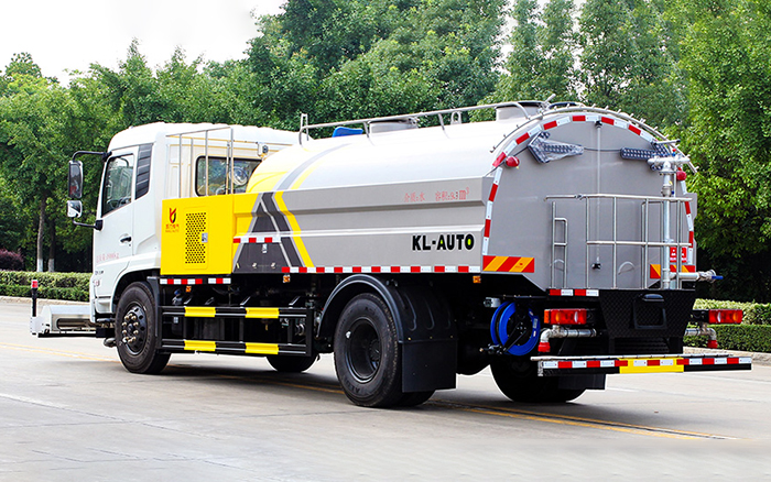 天锦路面养护车