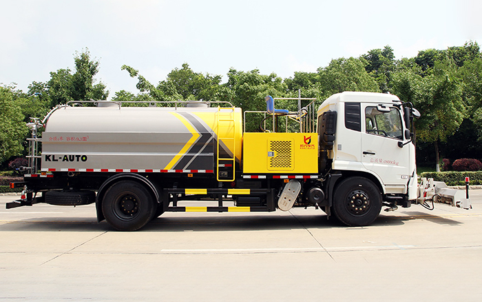 天锦路面养护车