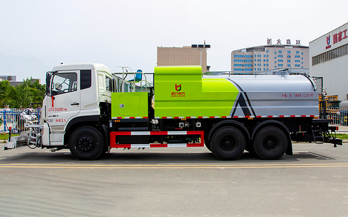 天龙路面养护车