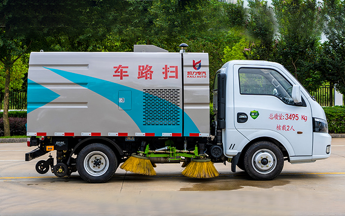 途逸扫路车