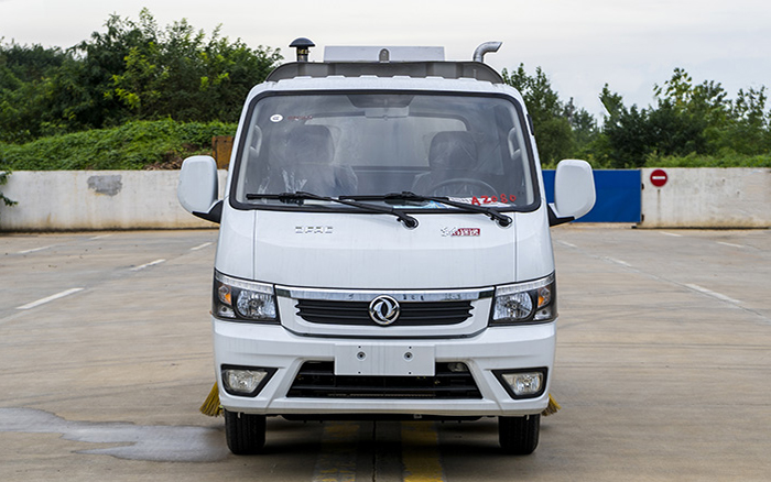 途逸扫路车