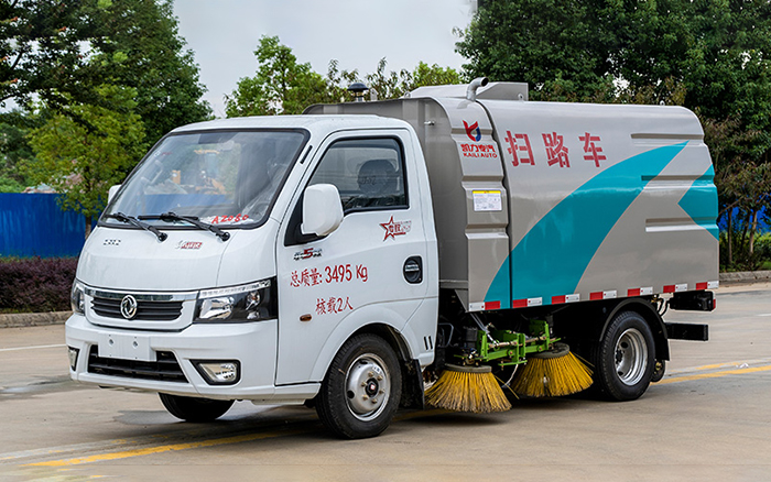 途逸扫路车