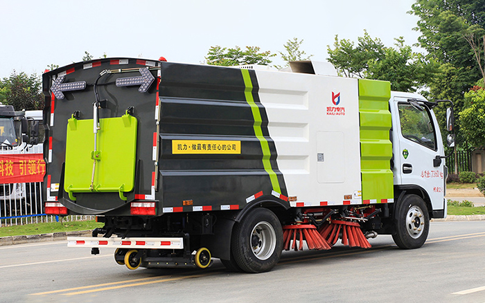 小多利卡扫路车