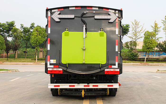 小多利卡扫路车