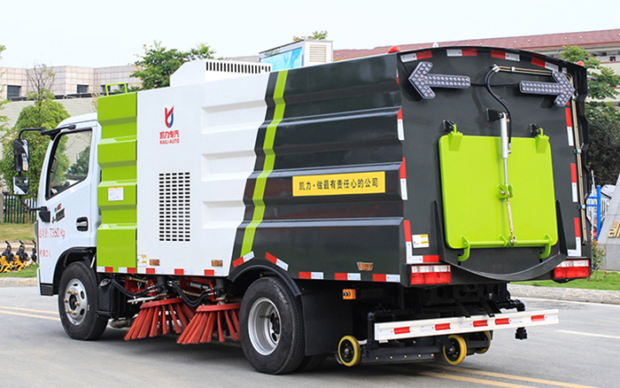 小多利卡扫路车