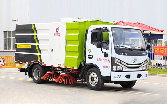 小多利卡扫路车