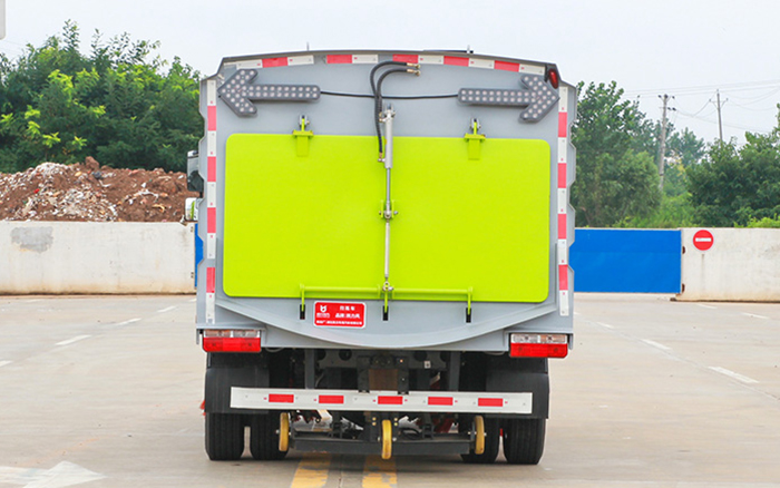 大多利卡扫路车