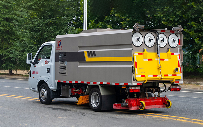 途逸后置吸尘车