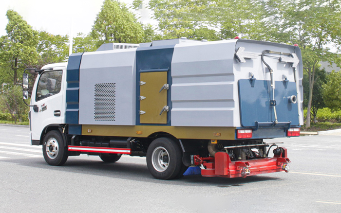 小多利卡后置吸尘车