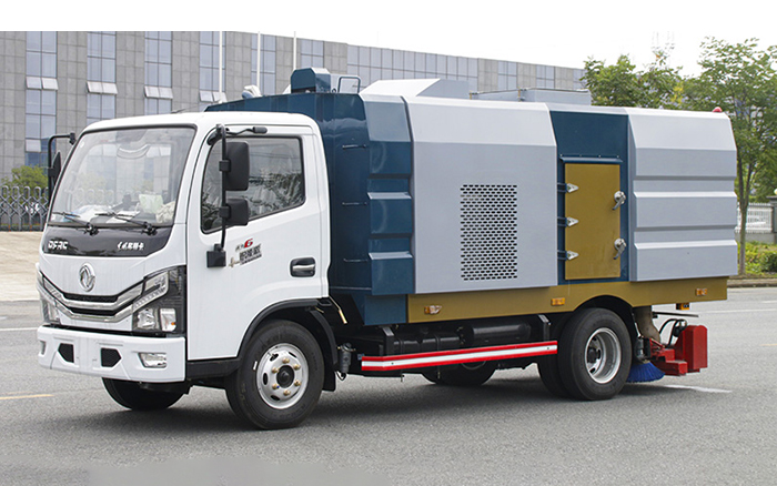 小多利卡后置吸尘车