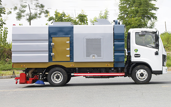 小多利卡后置吸尘车