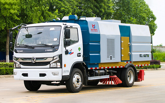 大多利卡后置吸尘车