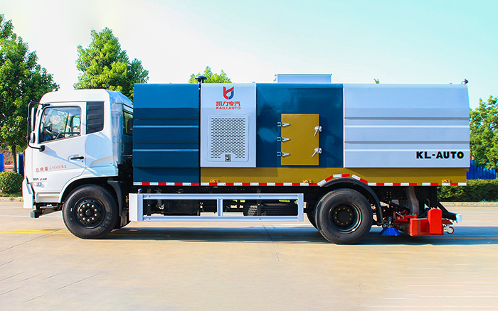 天锦后置吸尘车