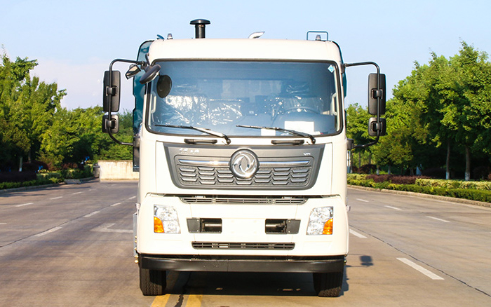 天锦后置吸尘车