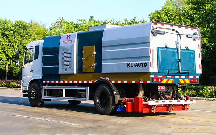 天锦后置吸尘车