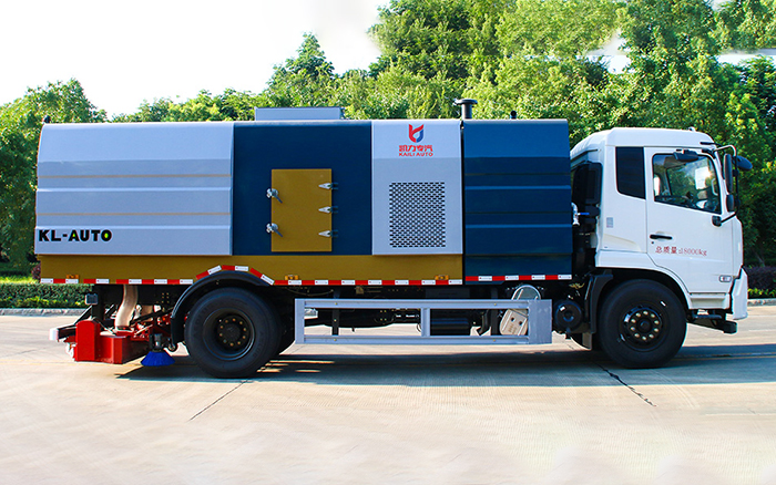 天锦后置吸尘车