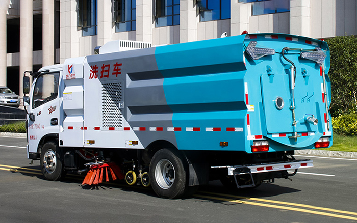 东风小多利卡洗扫车