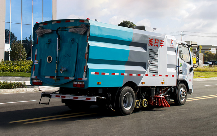 东风小多利卡洗扫车