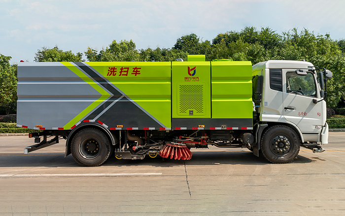 东风天锦洗扫车