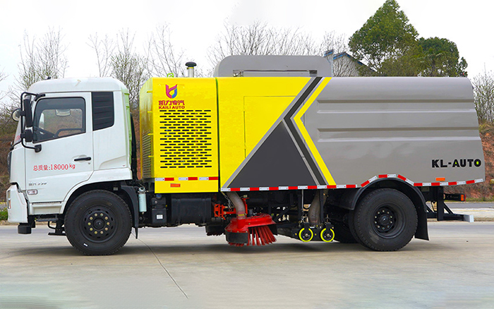 天锦干式扫路车