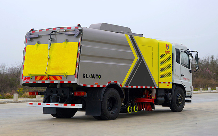 天锦干式扫路车