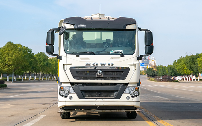 重汽豪沃深度保洁车