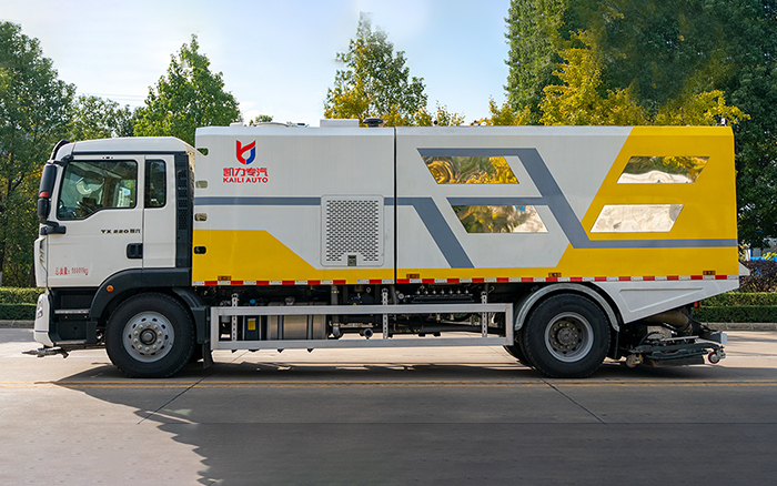 重汽豪沃深度保洁车