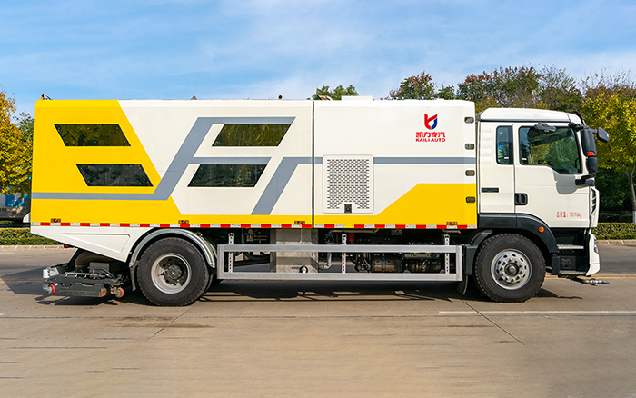 重汽豪沃深度保洁车