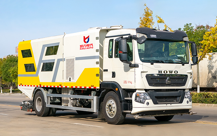 重汽豪沃深度保洁车