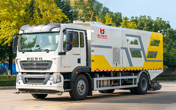 重汽豪沃深度保洁车