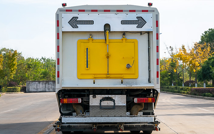 重汽豪沃深度保洁车