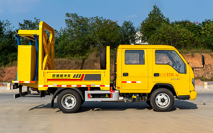 福田小卡3防撞缓冲车