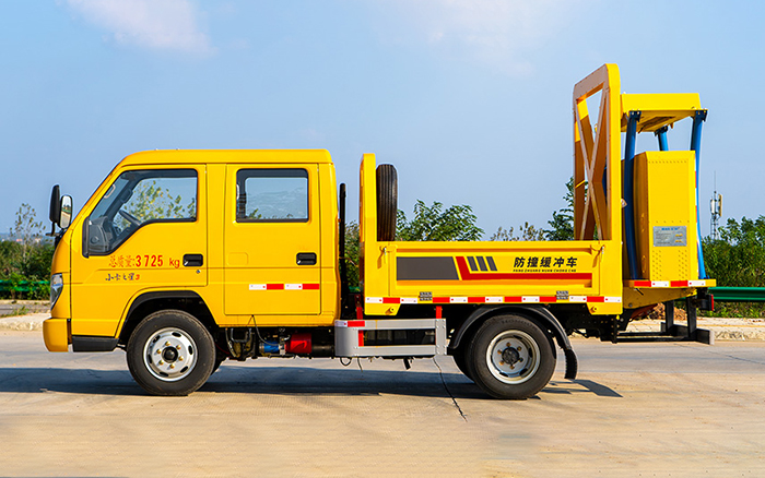 福田小卡3防撞缓冲车
