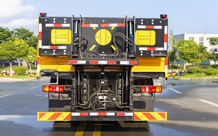 东风天锦防撞缓冲车