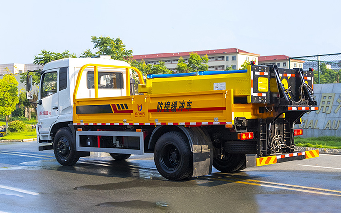 东风天锦防撞缓冲车