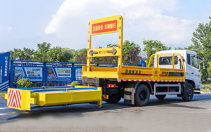 东风天锦防撞缓冲车