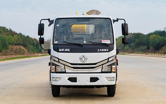 东风小多利卡沥青洒布车